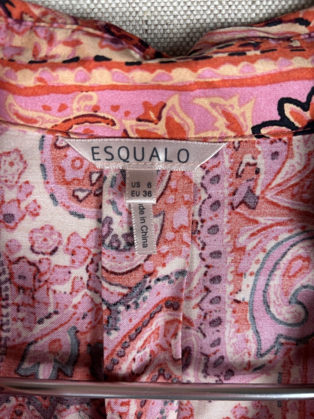 Esqualo > Pink Paisley Long-Sleeve V-Neck Blouse 6 - Picture 6 of 7